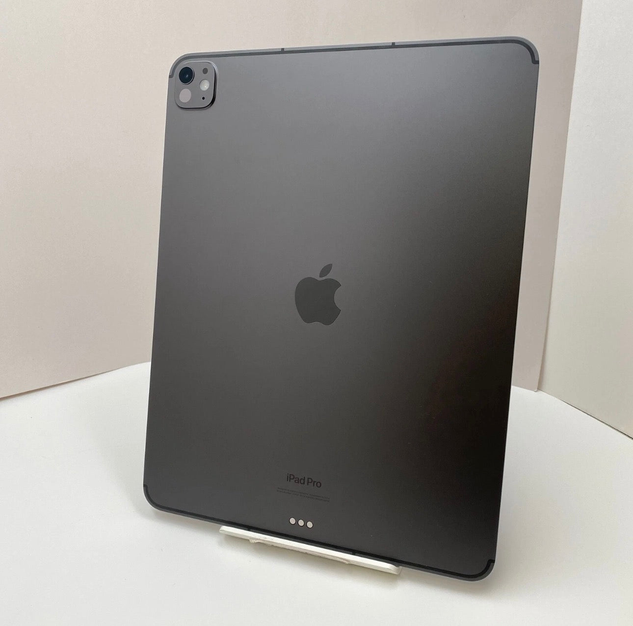 Apple iPad Pro 13" - 256GB - M4, 2024 - Space Black (Unlocked) A2926 - Open Box
