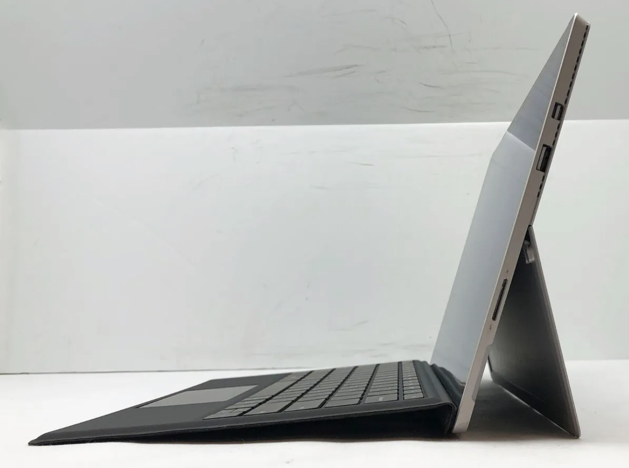 Microsoft Surface Pro 4 (Intel Core M3 0.90GHz, 4GB, 128GB SSD) Windows 10 A/B Condition