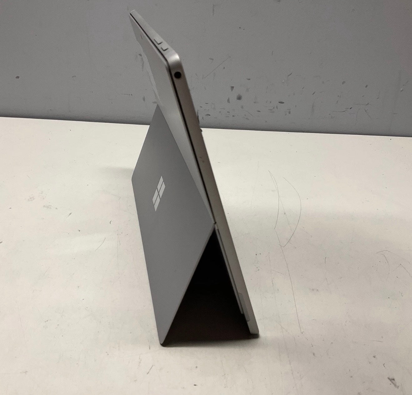 Microsoft Surface Pro 4 12.3 inch (128GB) Tablet with charger - Used Good image 4