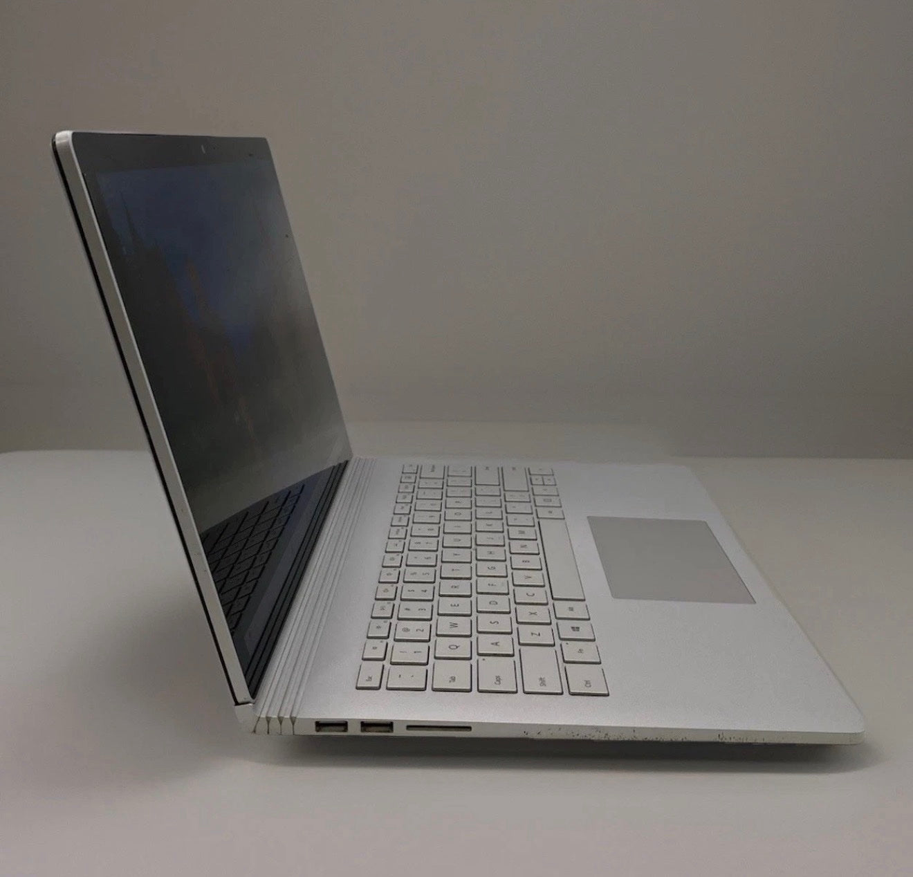 Microsoft Surface Book 2 13.5 inch 1832 - Intel i5-8350U 1.70GHz 8GB RAM 256GB SSD (Dents) image 1